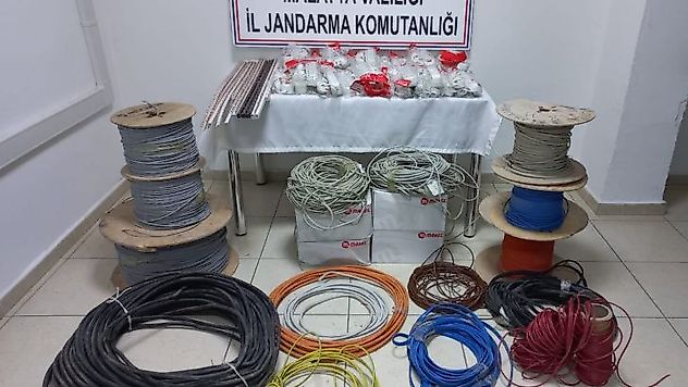 Kablo Hırsızları Yakalandı