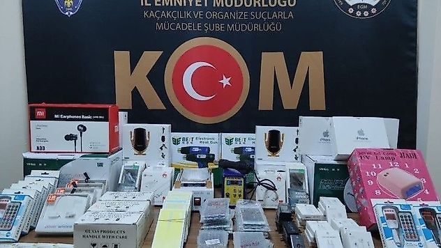 Kaçak Cep Telefonu Aksesuarlarına el konuldu