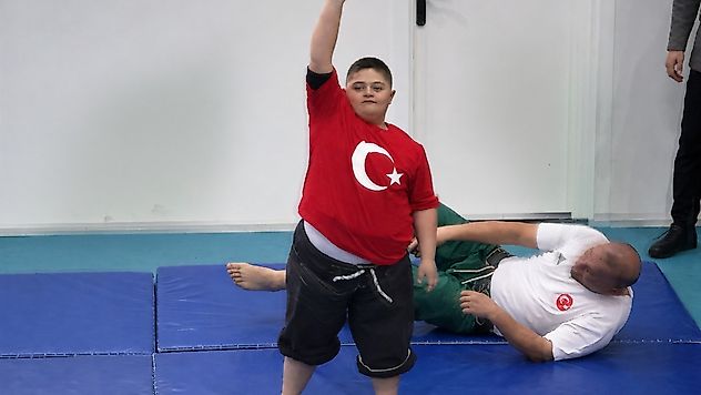 Kale'de sahne alan 'altın kalpler' büyük alkış aldı