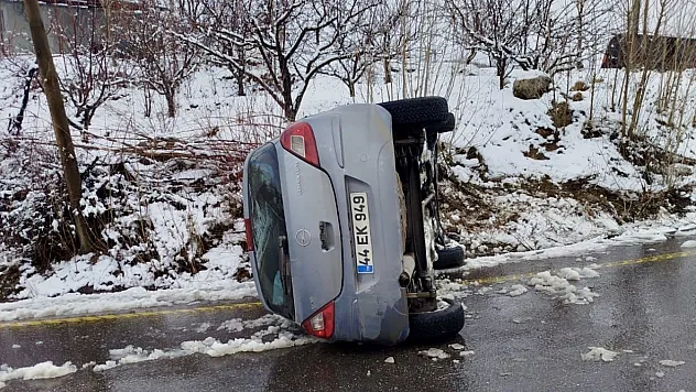 Kar ve Buzlanma Kazaya Neden Oldu: Araç Ters Döndü
