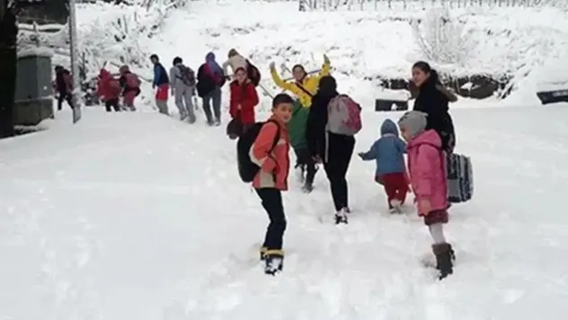 Kar yağışı nedeniyle birçok ilde eğitime ara verildi