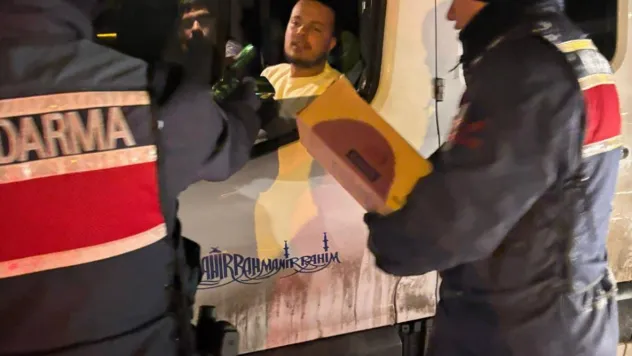 Kar Yolu Kapattı, Jandarma Vatandaşların Yanında Oldu