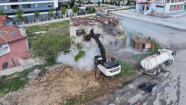 Karakavak Mahallesi'nde Riskli Yapılar Yıkıldı