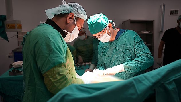 Karın Ağrısıyla Hastaneye Başvurdu: 15 Kiloluk Kitle Çıktı