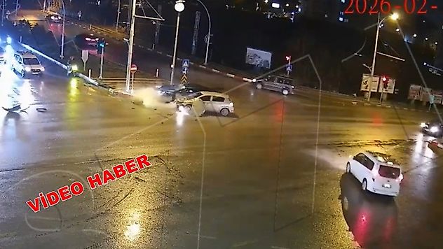 Kavşaklarda Dikkatsizlik Kazaya Davetiye Çıkardı