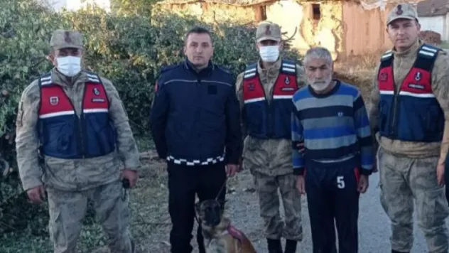 Kaybolan Alzheimer hastasını Jandarma Buldu