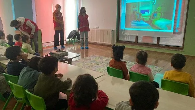 Kızılay haftası etkinlikleri hız kesmeden devam ediyor