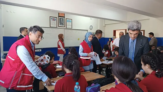 Kızılay Yeşilyurt Şube'den Eğitime Moral Desteği