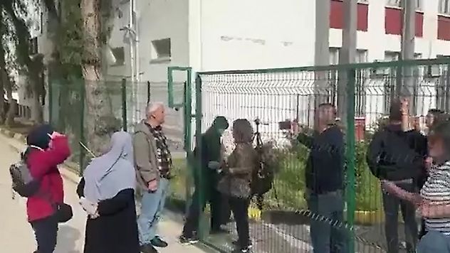 KKTC'de başörtülü öğrenciye engel
