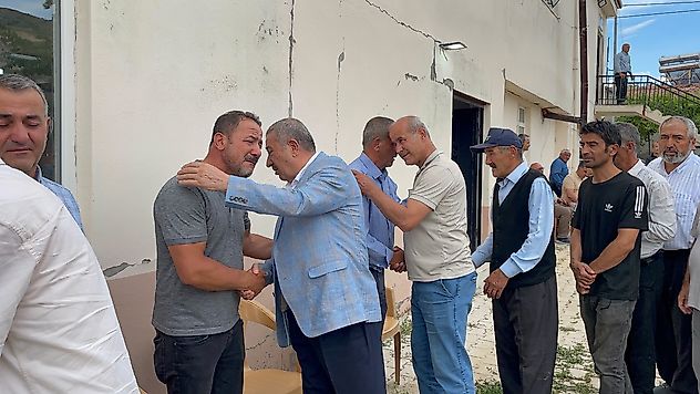 Koçkan Ailesine Acı Veda: Anne, Baba ve Kızları Yan Yana Defnedildi