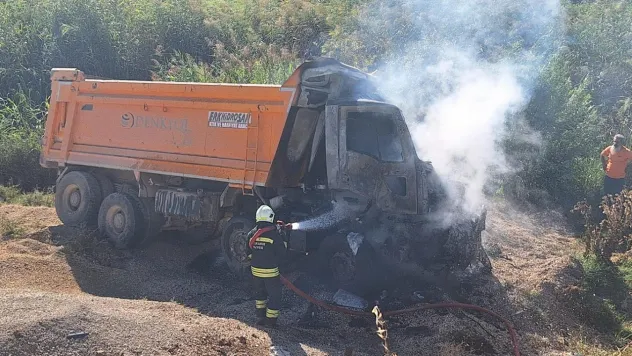 Korkunç Kaza: Kamyon Şoförü Yanarak Öldü