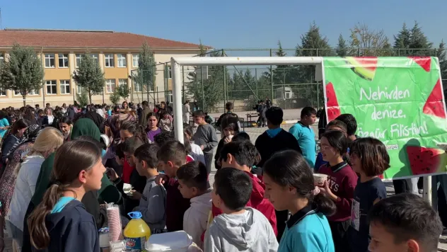 Küçük Yüreklerden Büyük Destek: Gazze İçin Kermes Düzenlediler
