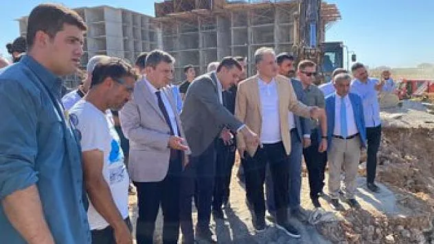 Kule vinç devrildi 3 ölü