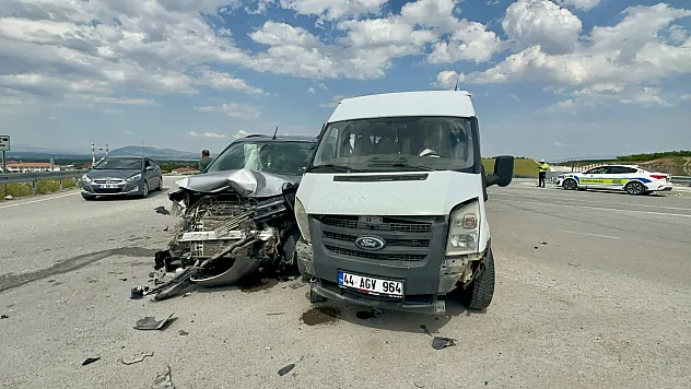 Kuzey Çevreyolu Bağlantı Kavşağında Kaza: 8 Kişi Hastaneye Kaldırıldı