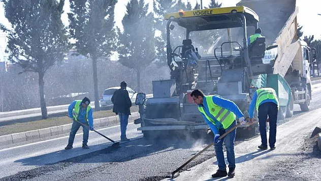 Malatya Büyükşehir Belediyesi, Eski Malatya Yolunda Asfalt Çalışmalarını Sürdürüyor