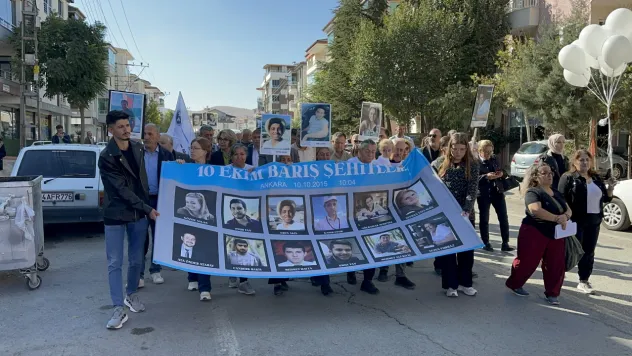 Malatya'da 10 Ekim Anması: Barış İçin Yürüdüler, Gökyüzüne Balonlar Bırakıldı