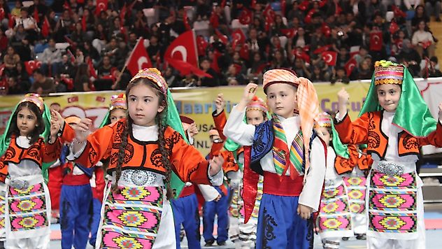 Malatya'da 23 Nisan Coşkusu: Kutlamalarda Deprem ve Dijital Bağımlılık Vurgusu