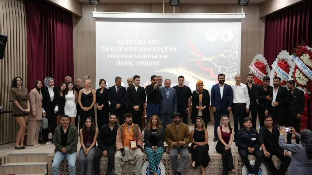 Malatya'da 3. Altın Kayısı Sanat'a ve Sanatçıya Destek Ödülleri Töreni gerçekleştirildi