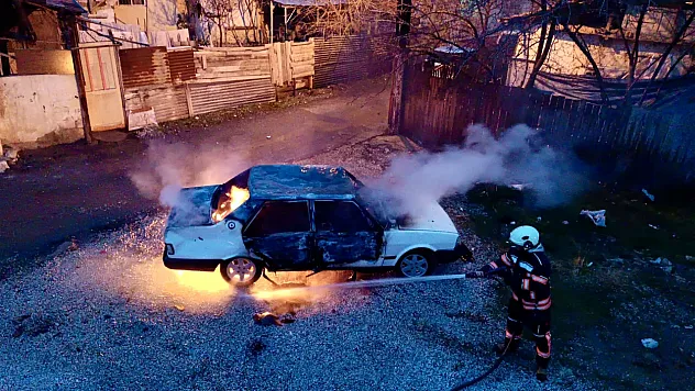 Malatya'da Araç Yangını Paniğe Neden Oldu