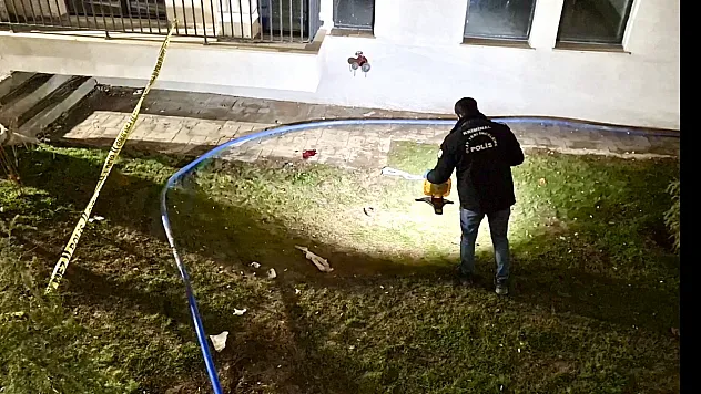 Malatya'da Balkon Faciası: Genç Kız Yoğun Bakımda