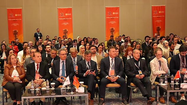 Malatya'da bilim ve dayanışma: 'Uluslararası Peri-implantitis 2026' yoğun katılımla düzenlendi