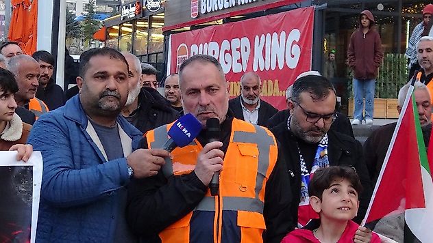 Malatya'da Burger King Tepkisi: 'İstemiyoruz' Diyerek Toplandılar