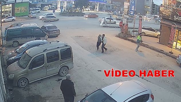 Malatya'da Dehşet Anları: Silahlı Saldırgan Kadını Darp Etti