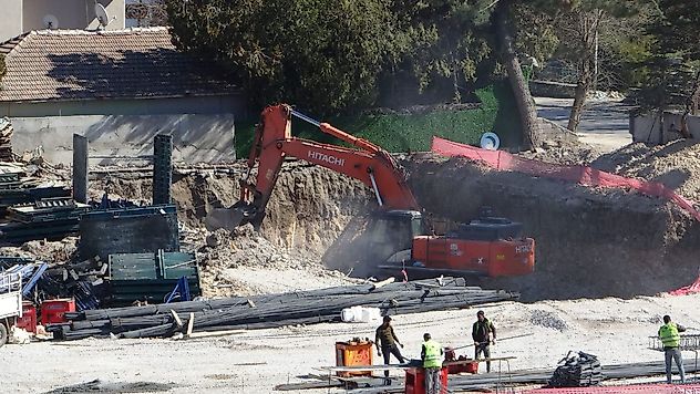 Malatya'da depremin izleri siliniyor