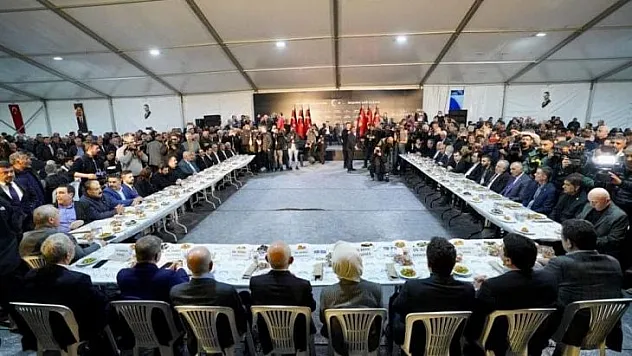 Malatya'da depremzedelerle birlikte iftar yaptılar