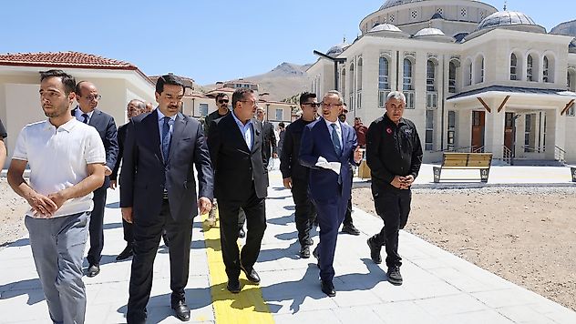 Malatya'da Dev Teslim: 4 Bin 359 Konutun Anahtarı Sahiplerine Verildi