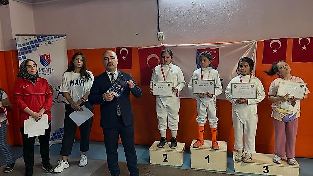 Malatya'da Eskrim Müsabakalarında Dereceye Giren Sporculara Ödül