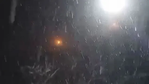 Malatya'da Hava Bir Anda Değişti: Dolu Yağdı, Yüksek Kesimler Beyaza Büründü