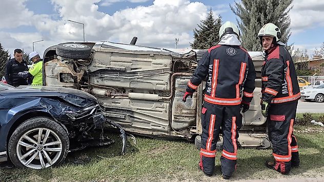 Malatya'da İki Araç Çarpıştı: Kazada 3 Kişi Yaralandı