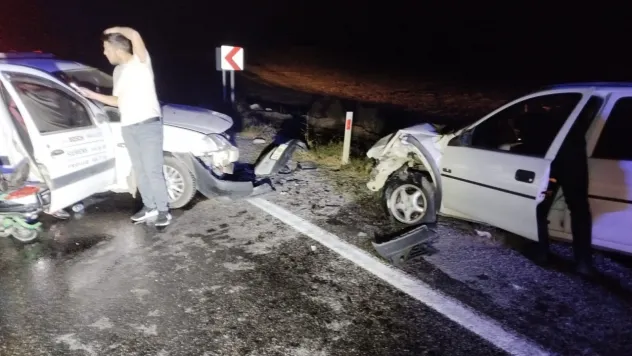 Malatya'da İki Araç Çarpıştı: Sağlık Ekipleri Yaralılara Müdahale Etti