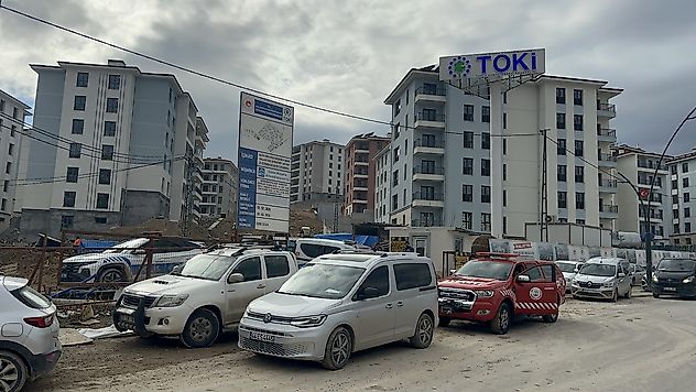 Malatya'da İşçiler Çatıya Çıktı: 'Paramızı Alamadık'