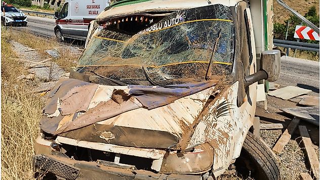 Malatya'da Kamyonet Kazası: 2 Kişi Yaralandı