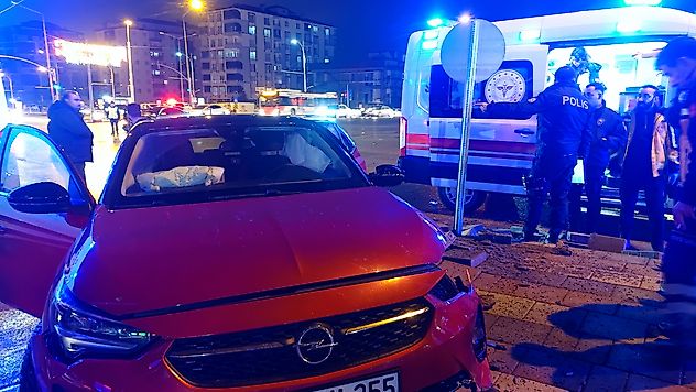 Malatya'da Kavşakta Kaza: 3 Kişi Yaralandı