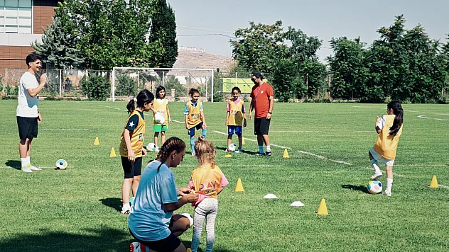Malatya'da Kız Çocuklarına Futbolun Kapıları Açıldı