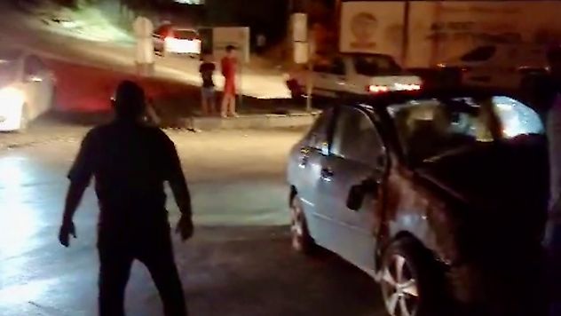 Malatya'da Kontrolden Çıkan Araç Refüje Saplandı