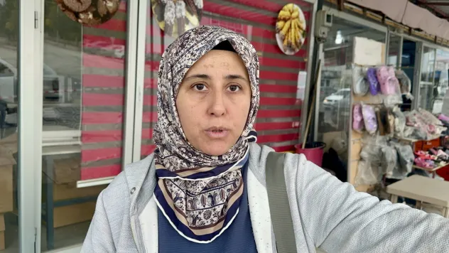 Malatya'da Korku Dolu Anlar: Kontrolden Çıkan Araç Mantı Dükkanının Yanına Uçtu