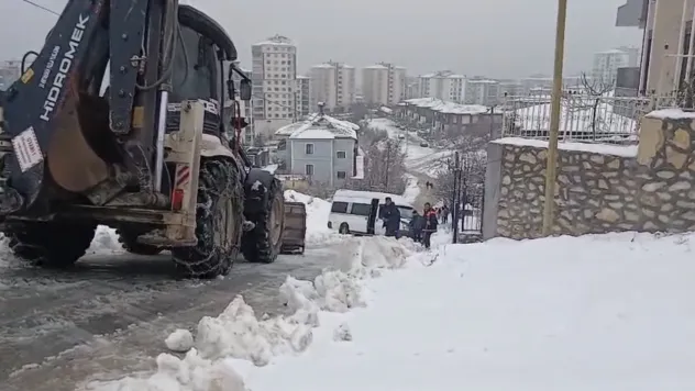 Malatya'da Öğrenciler Kara Rağmen Okula Gitmek Zorunda Kaldı