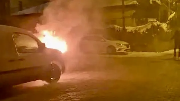 Malatya'da Park Halindeki Araç Yandı: Kısa Süreli Panik