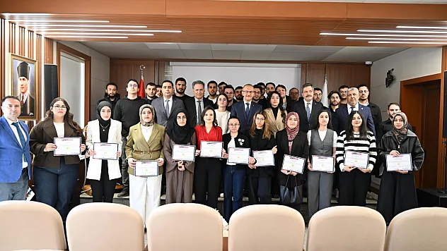 Malatya'da Siber Güvenlik Eğitimi Alan Gençlere Sertifika