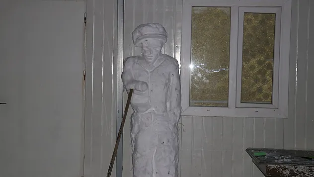 Malatya'da Sıradışı Kardan Heykel