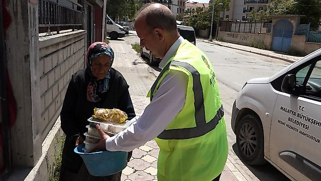 Malatya'da Sosyal Dayanışma Büyüyor: Evde Yemek Hizmeti Binlerce Kişiye Ulaştı