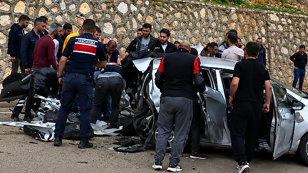 Malatya'da Trafik Kazası: Araçta Sıkışan Çocuğu İtfaiye Kurtardı
