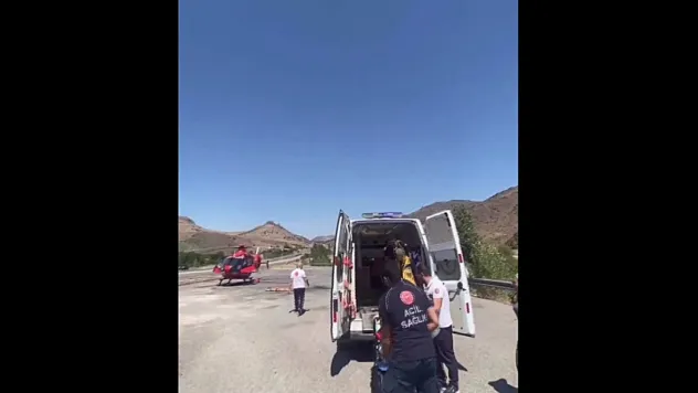 Malatya'da Trafik Kazası: Beton Mikseri Devrildi, Sürücü Helikopter Ambulansla Kurtarıldı