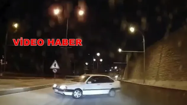 Malatya'da Trafikte Dehşet Anları: Buzlanmada Kontrolden Çıkan Araç Kamerada