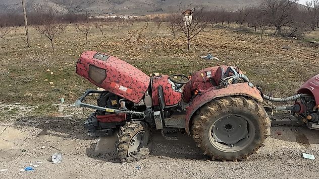 Malatya'da Traktör Kazası: Sürücü ve Yolcu Yaralandı