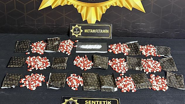 Malatya'da Uyuşturucu Operasyonu: 903 Sentetik Ecza Hapı Ele Geçirildi